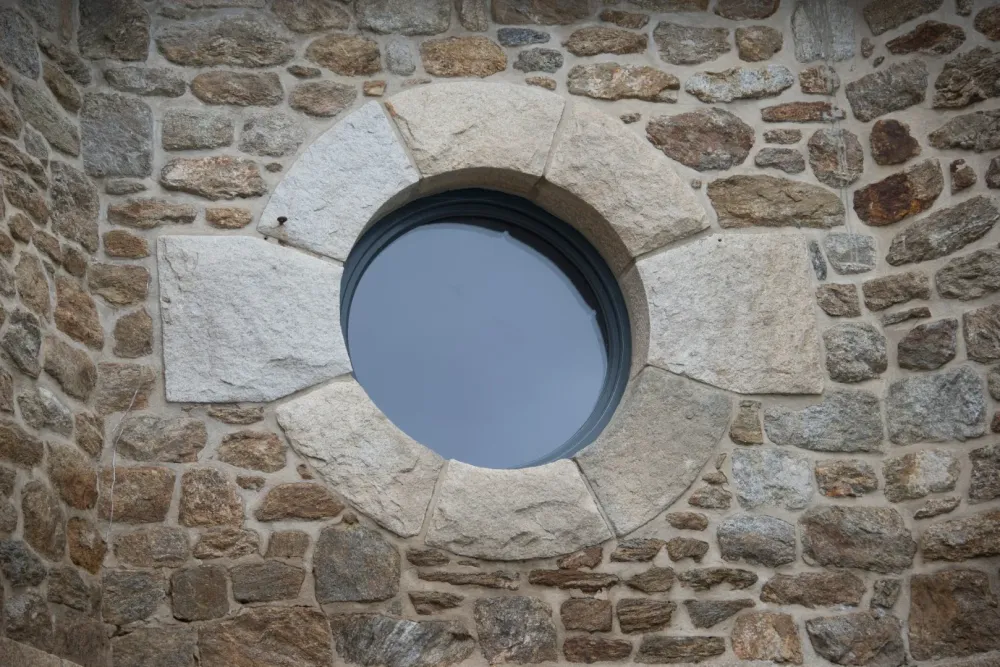 Fenêtre en granit près de Auray