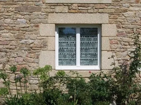 Fenetre blanche pierre